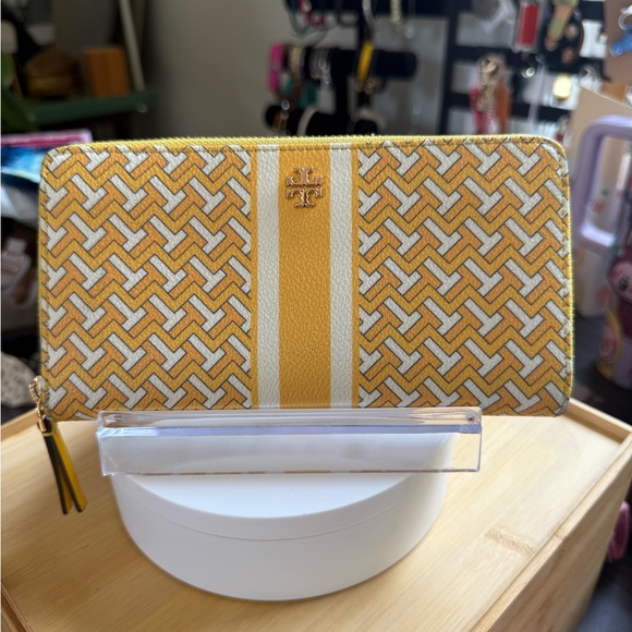 Tory Burch Yellow & White Zip Around Wallet 🐝 Sunshine Chic - Picture 1 of 12